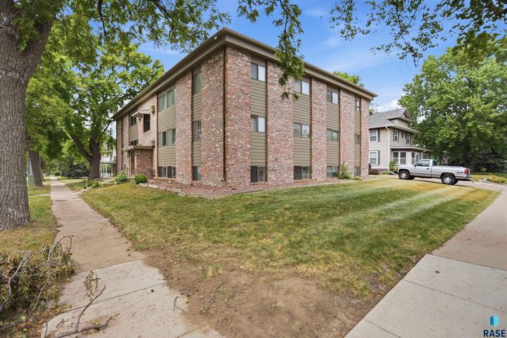 Property Photo:  700 W 6th St  SD 57104 