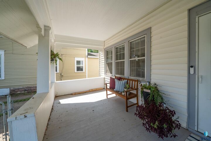 Property Photo: 601 S Prairie Ave SD 57104