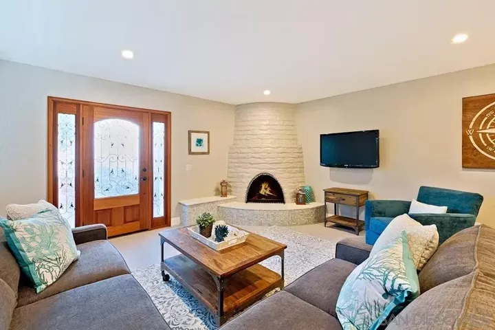 Property Photo: 337 Rosemont St CA 92037