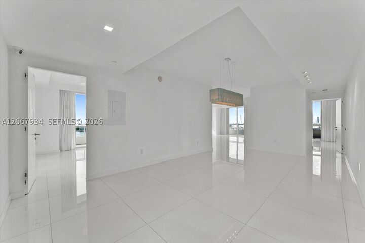 Property Photo:  520 West Ave 2101  FL 33139 