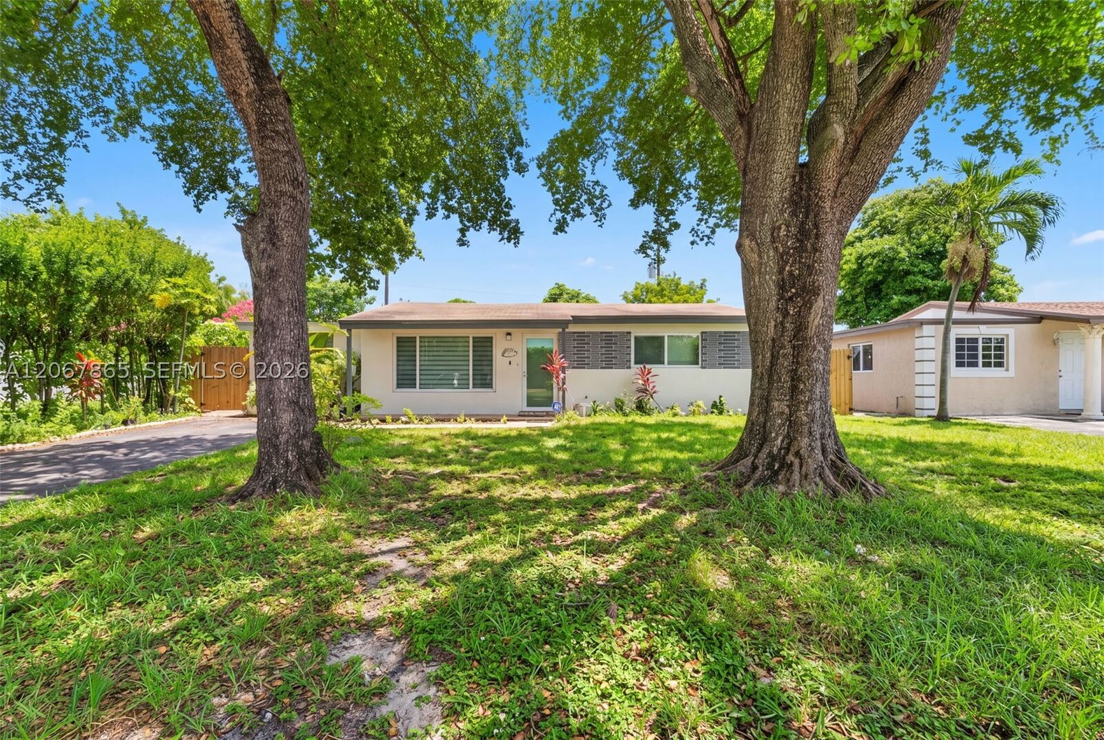 Property Photo:  6919 SW 22nd Ct  FL 33023 