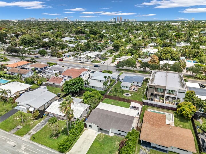 Property Photo: 1524 NE 14th Ter FL 33304