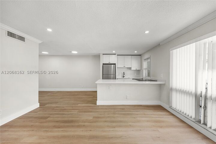 Property Photo:  5450 Hollywood Blvd 108  FL 33021 