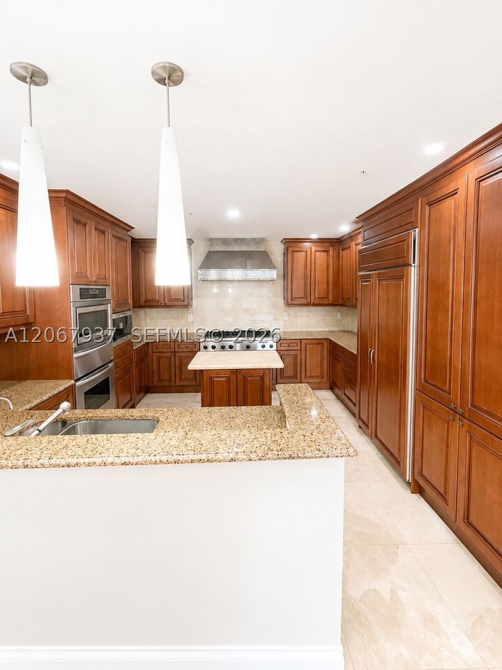 Property Photo: 3501 N Ocean Dr V1 FL 33019