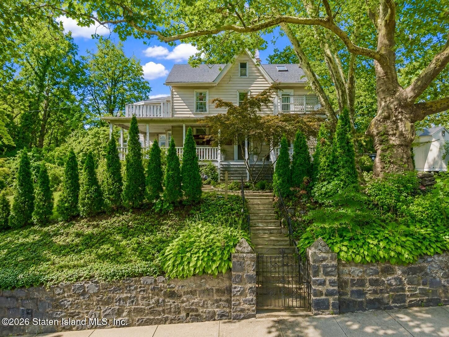 Property Photo:  168 Cebra Avenue  NY 10304 