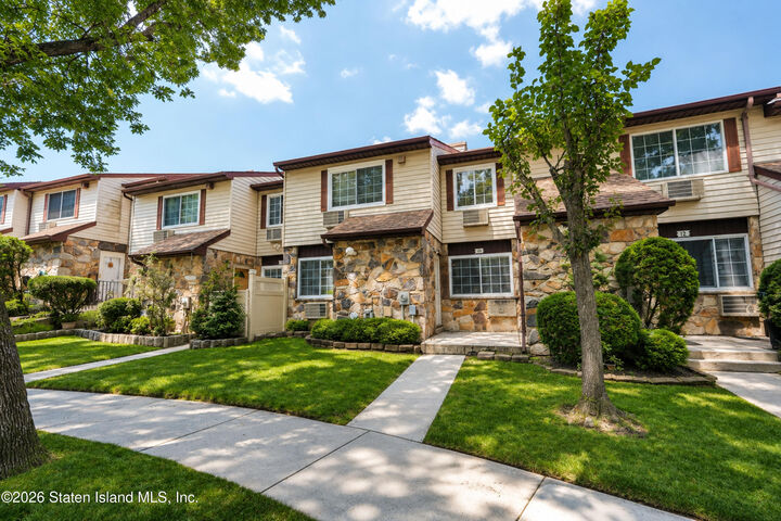 Property Photo:  14 Fuller Court  NY 10306 