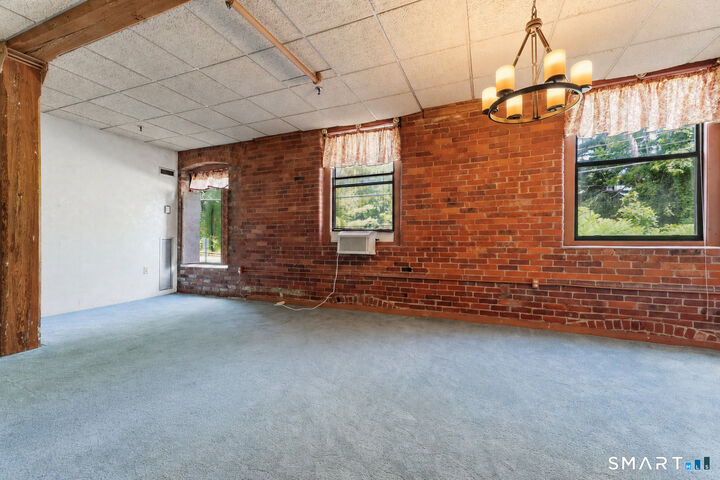 Property Photo:  222 Williams Street East 112  CT 06033 