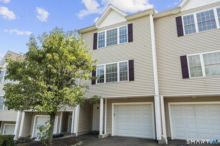 Property Photo:  2720 State Street 21  CT 06517 