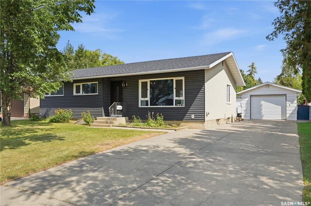 Property Photo:  1809 Arlington Avenue  SK S7H 2Y8 
