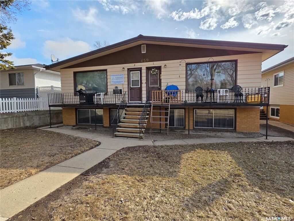 Property Photo: 459 6th Avenue NW SK S9H 0Y2