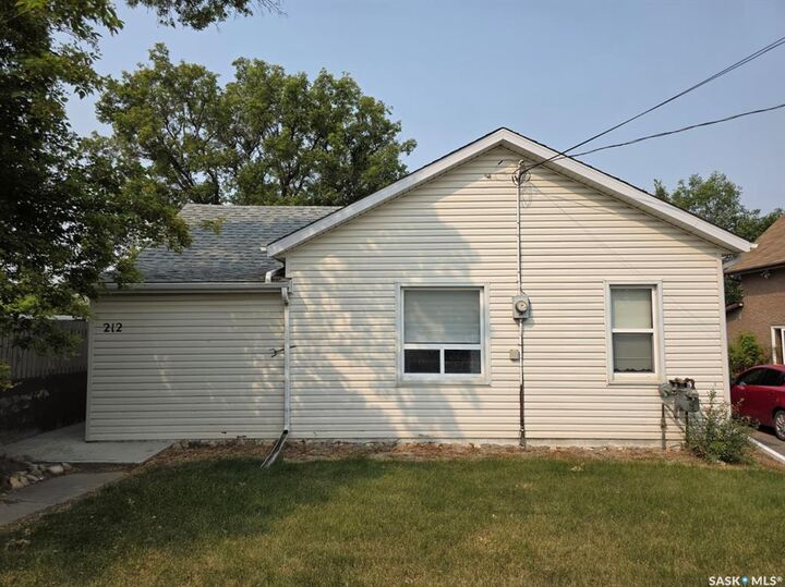Property Photo: 212 6th Avenue NE SK S9H 2M2