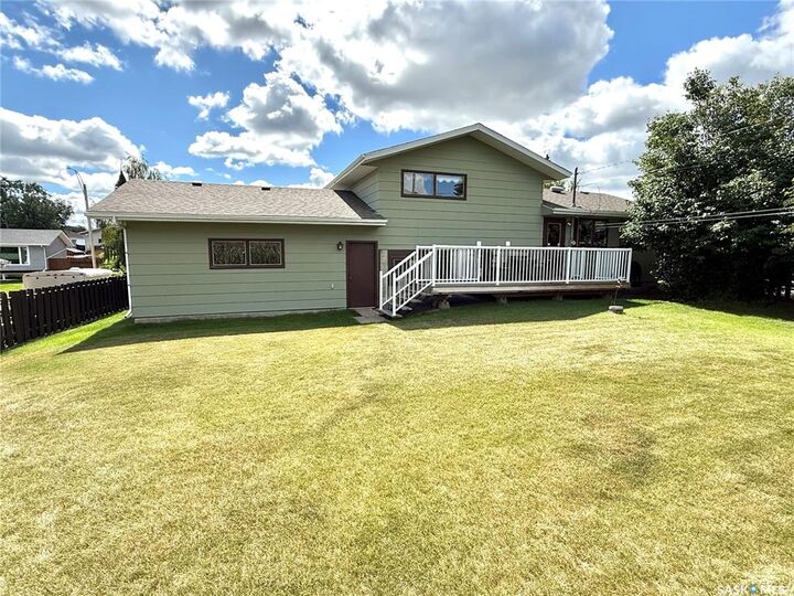 Property Photo:  172 29th Street W  SK S0M 0L0 