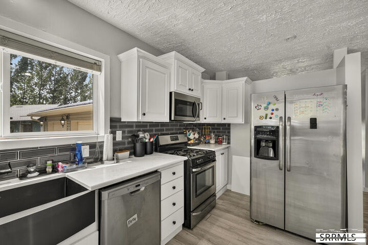 Property Photo:  285 N 4100 E  ID 83442 