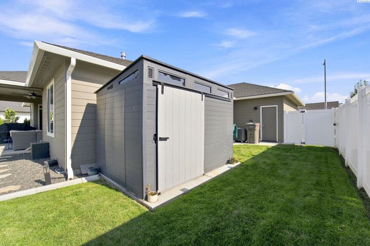 Property Photo: 4914 White Dr. WA 99352