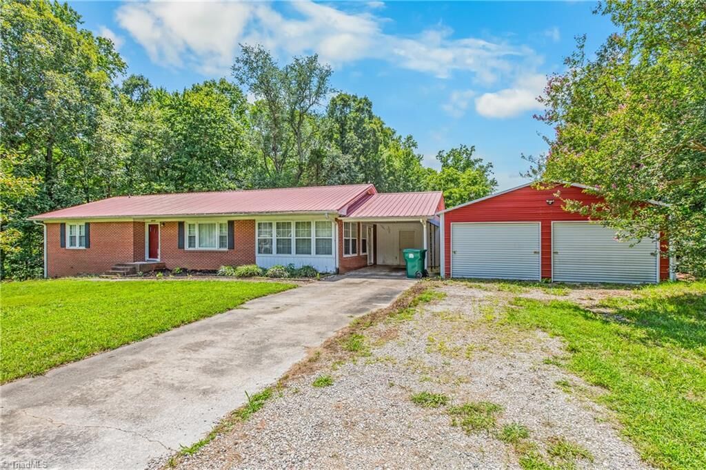 Property Photo: 4994 Hampton Road NC 27012