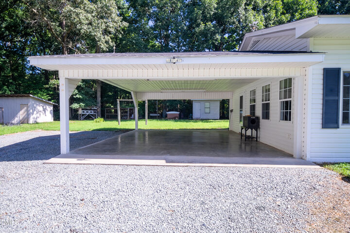 Property Photo: 942 Clyde Underwood Road NC 27344