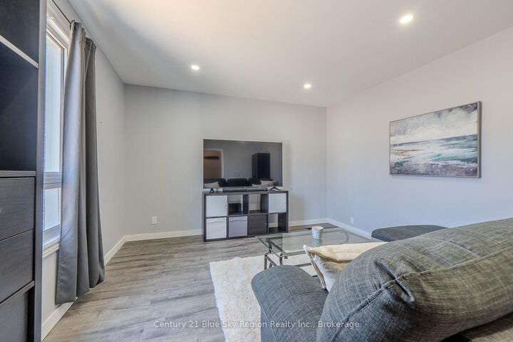 Photo de la propriété: 647 Douglas Street ON P1B 5N9