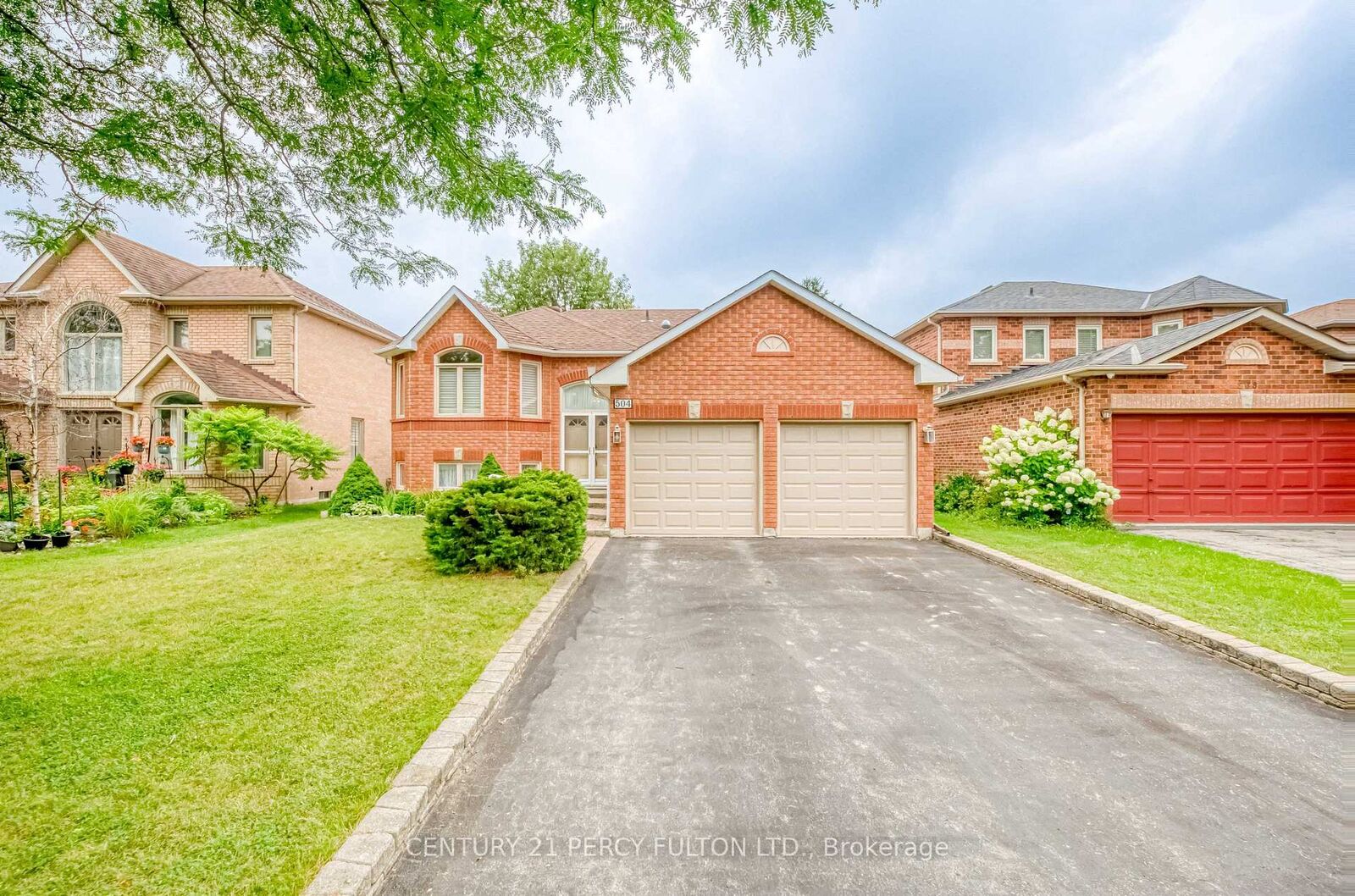 Property Photo: 504 Sandalwood Court ON L1G 7X9