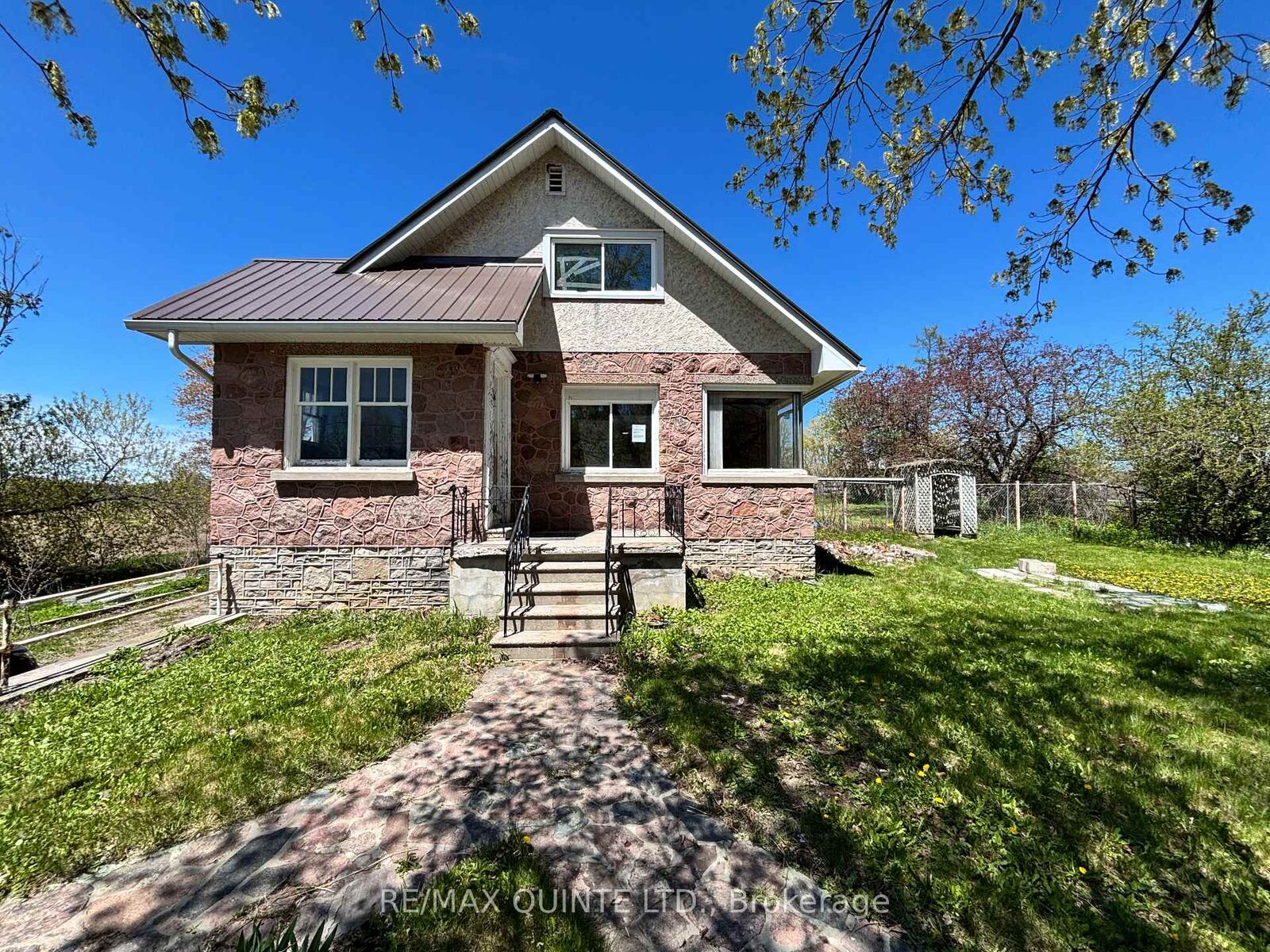 Property Photo: 3810 Springbrook Road ON K0L 1L0