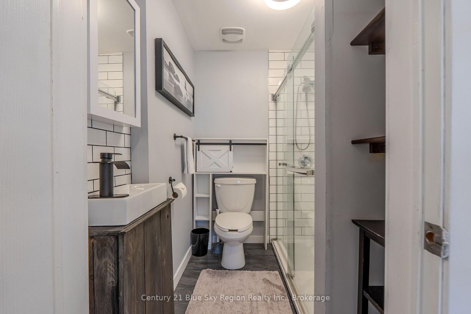 Property Photo:  647 Douglas Street  ON P1B 5N9 