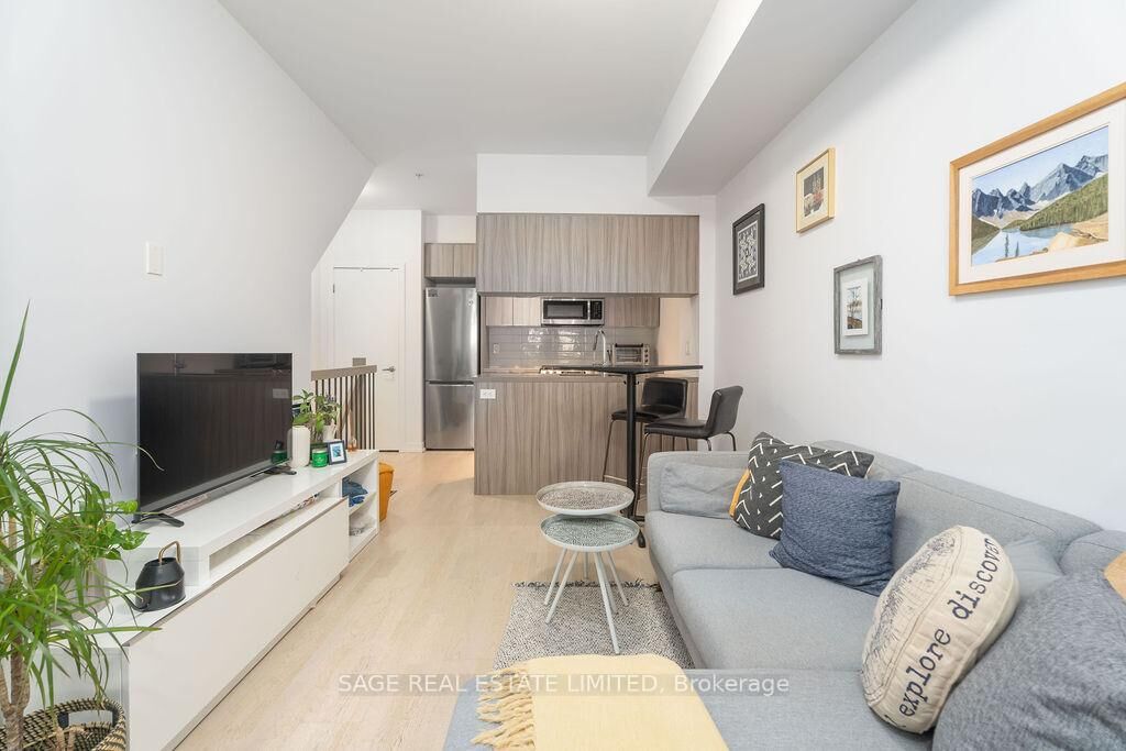 Property Photo:  150 Broadview Avenue Th3  ON M4M 0A9 