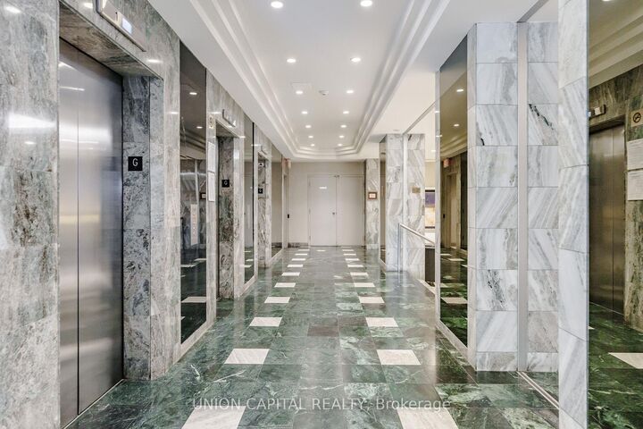 Property Photo: 4460 Tucana Court 1612 ON L5R 3K9
