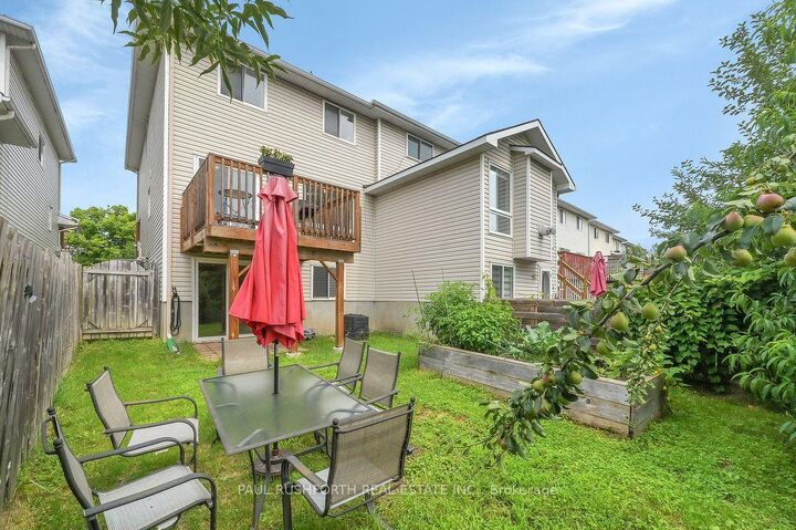 Property Photo:  92 Splinter Crescent  ON K2B 1B2 