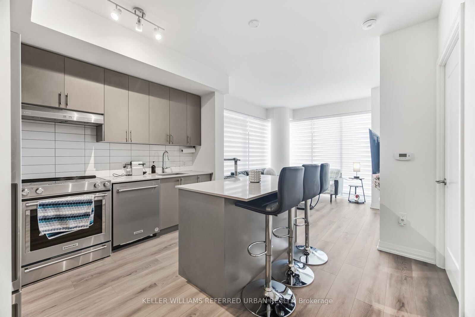 Property Photo: 9000 Jane Street 1115 ON L4K 0M6