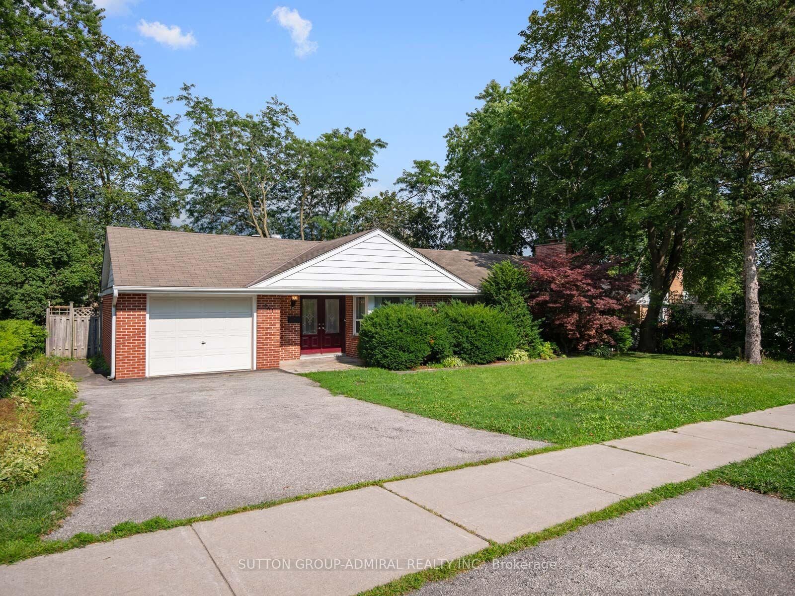 Property Photo: 261 Carol Avenue ON L3Y 4T2