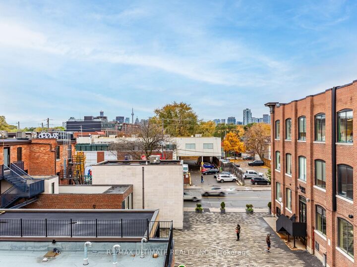 Property Photo: 996 Queen Street E 4 ON M4M 1K1
