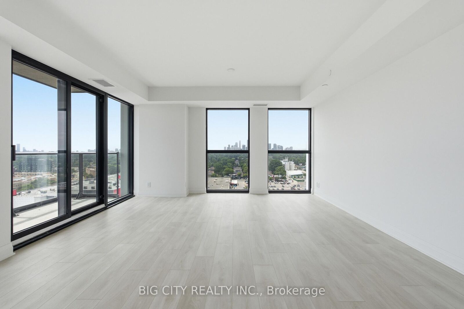 Property Photo: 25 Frederick Todd Way 1502 ON M4G 0C9