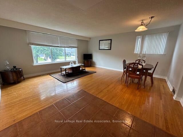 Photo de la propriété: 13 Edwin Drive ON L6Y 1A2