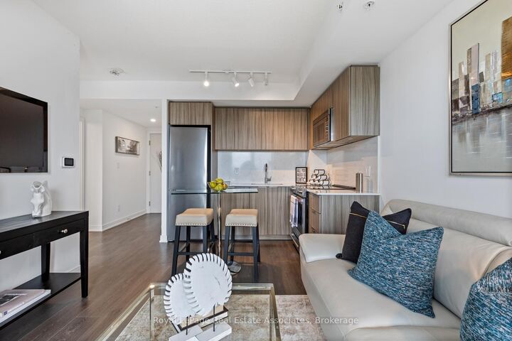 Property Photo:  30 Samuel Wood Way 1403  ON M9B 0C9 