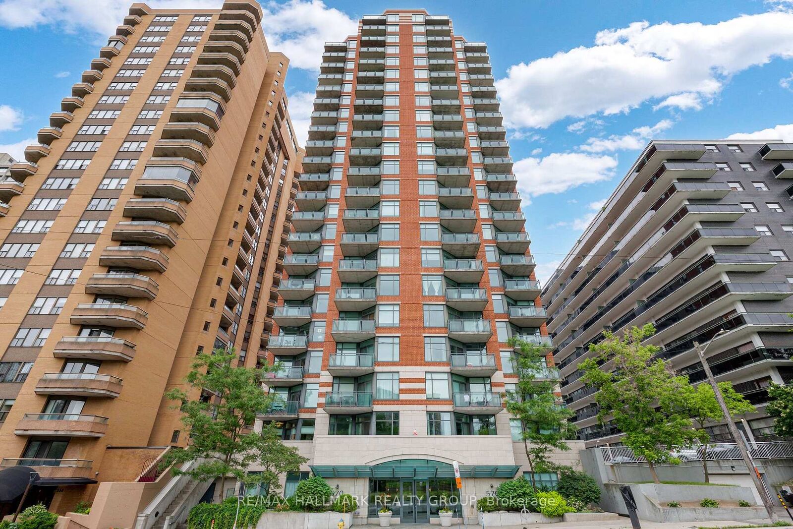 Property Photo: 570 Laurier Avenue W 1604 ON K1R 1C8
