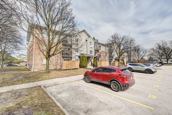 Property Photo: 276 Eiwo Court 307 ON N2K 3M6