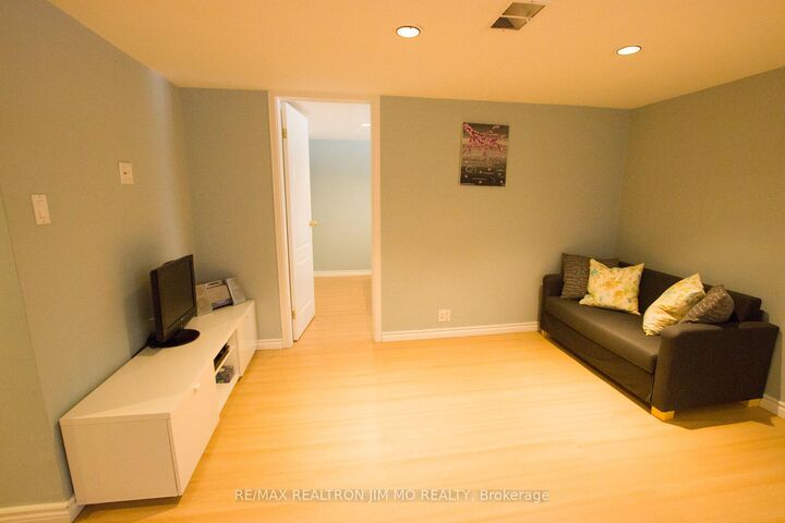 Property Photo:  192 Maxome Avenue Basement  ON M2M 3L2 