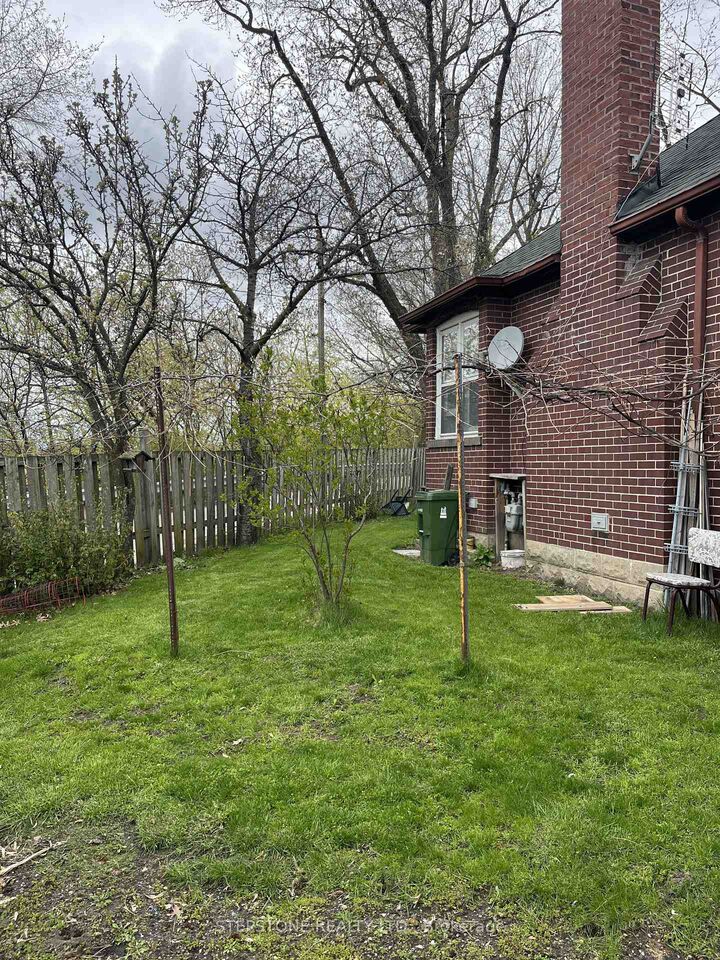 Property Photo: 40 Glenvalley Drive S ON M6M 4V9