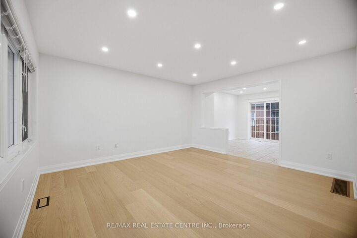 Property Photo: 2360 Parkhaven Boulevard 10 ON L6H 7S6