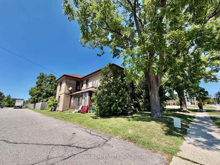 135 Sherwood Drive — photo 1