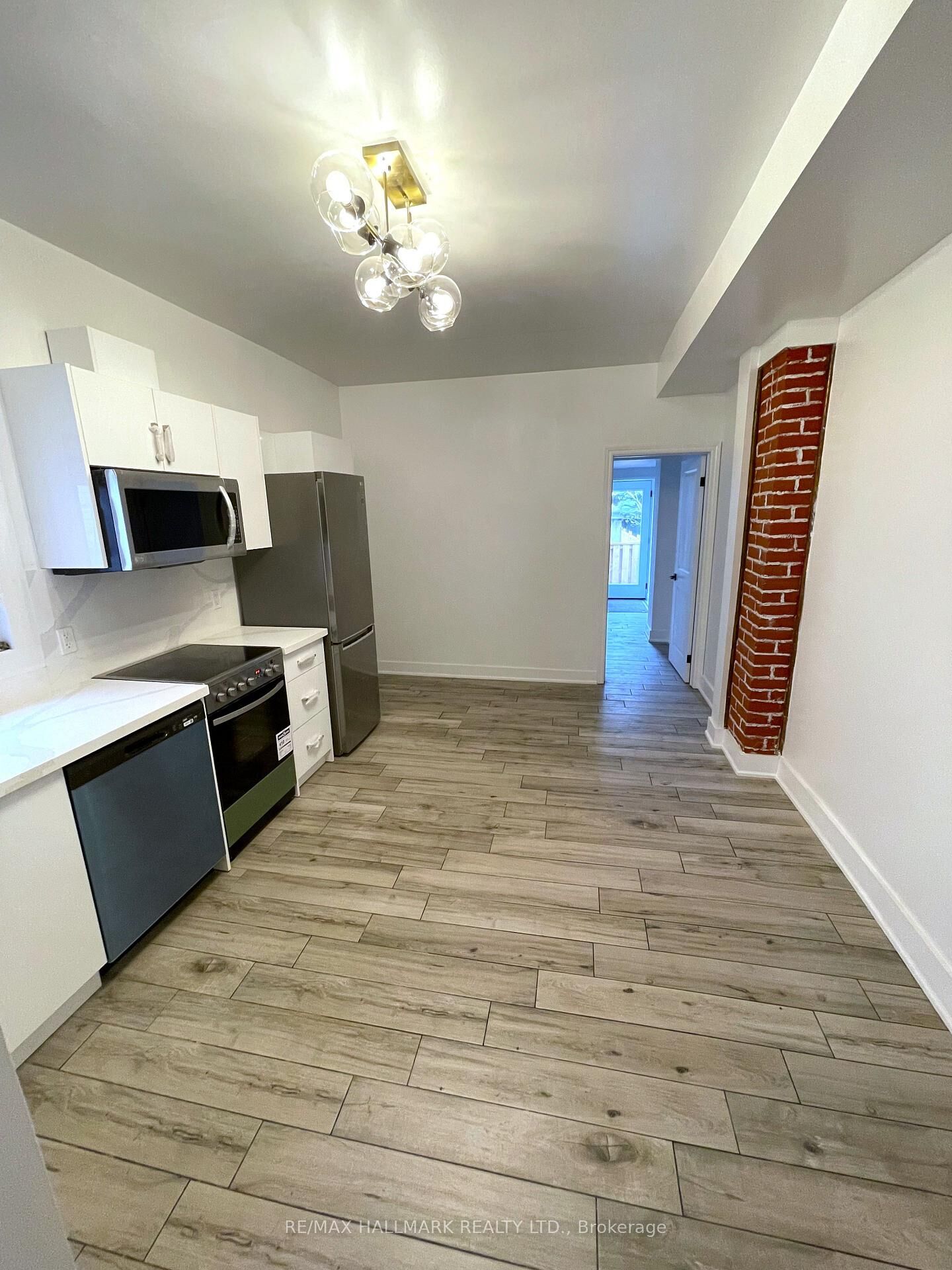 Property Photo: 293 Euclid Avenue 202 ON M6J 2K1