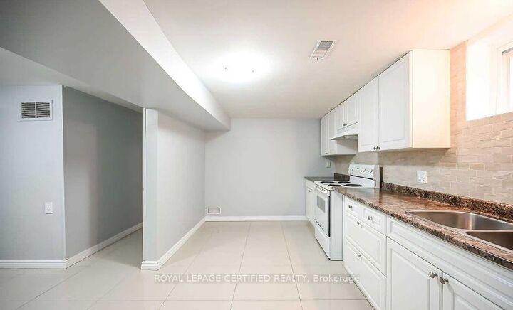 Property Photo:  40 Honeywell Drive Bsmt  ON L8E 1L9 