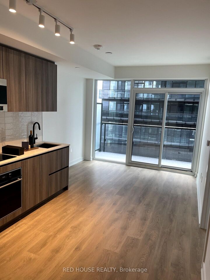 Property Photo:  117 Broadway Avenue 3013  ON M4P 1V3 
