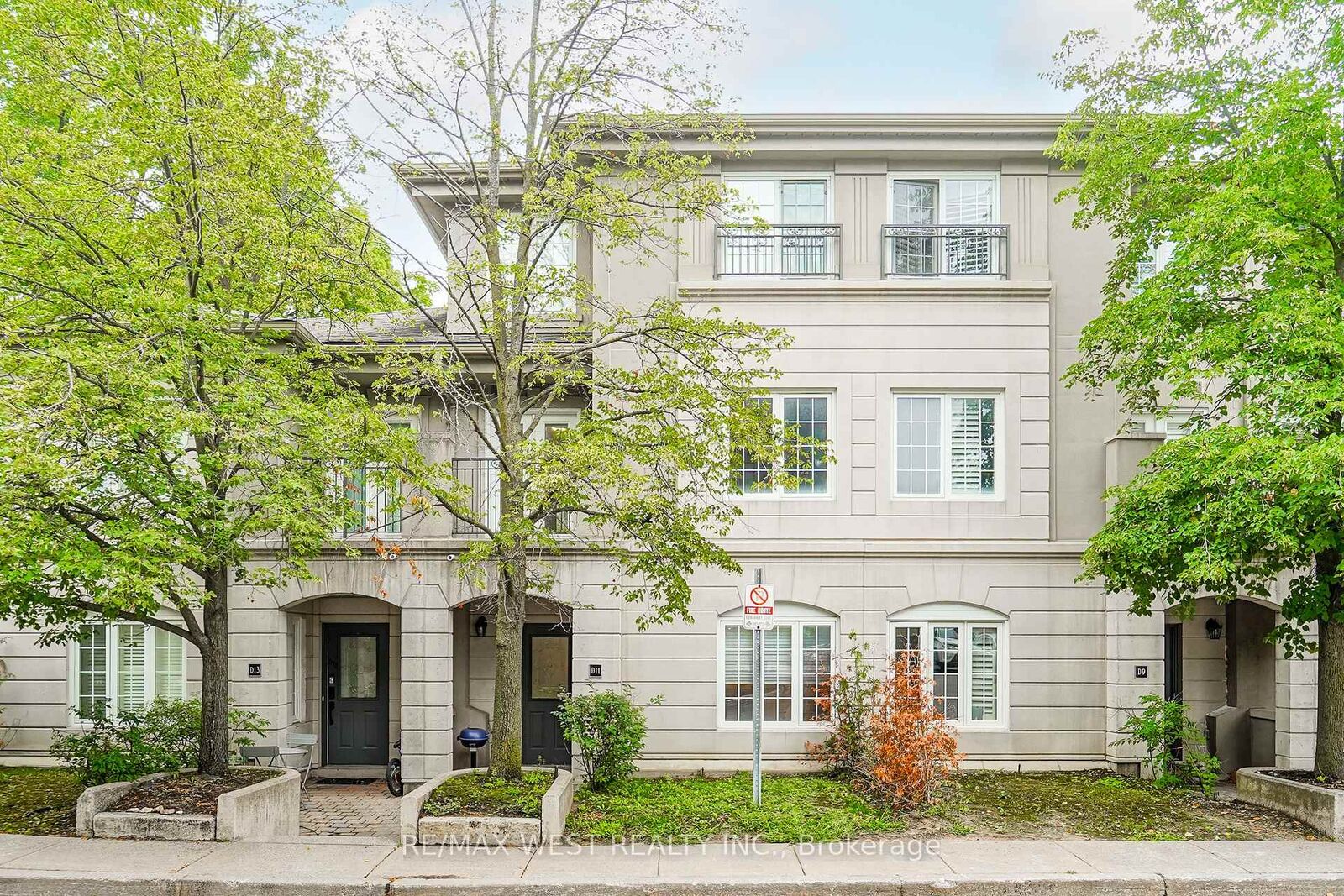 Property Photo:  108 Finch Avenue W D11  ON M2N 6W6 