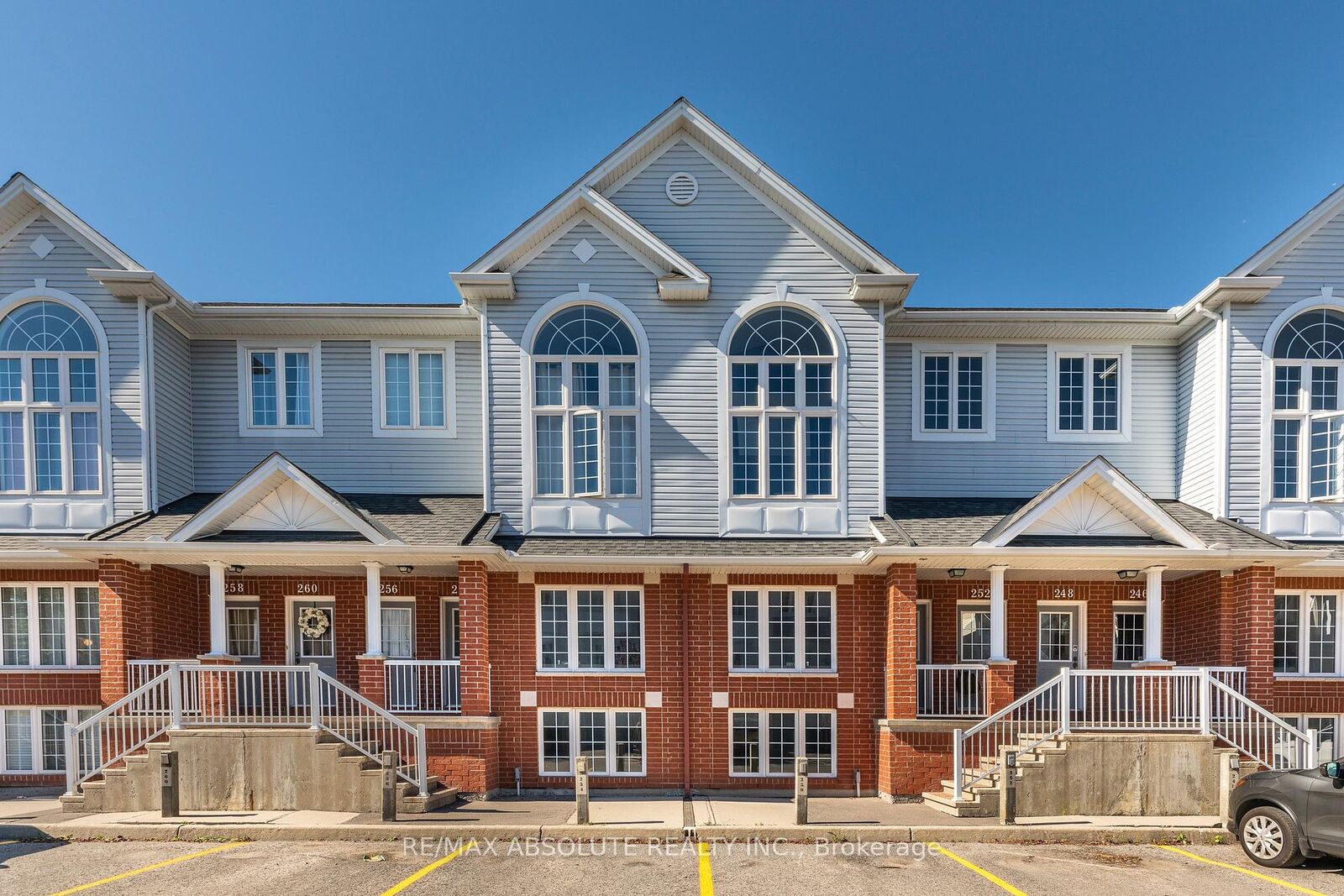Property Photo: 246 Gershwin Private 38 ON K2H 1G5