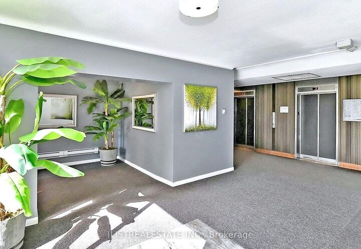 Property Photo:  5 Massey Square 407  ON M4C 5L6 