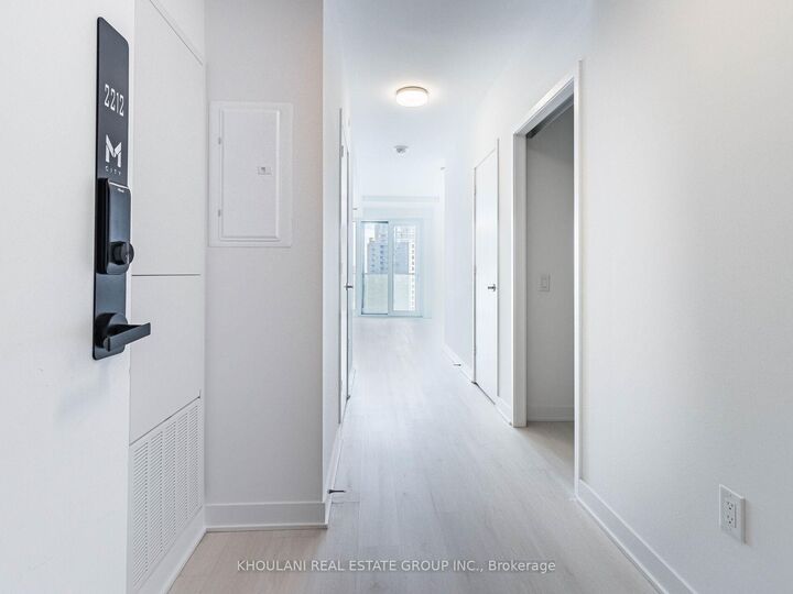 Property Photo: 3900 Confederation Parkway 2212 ON L5B 0M3