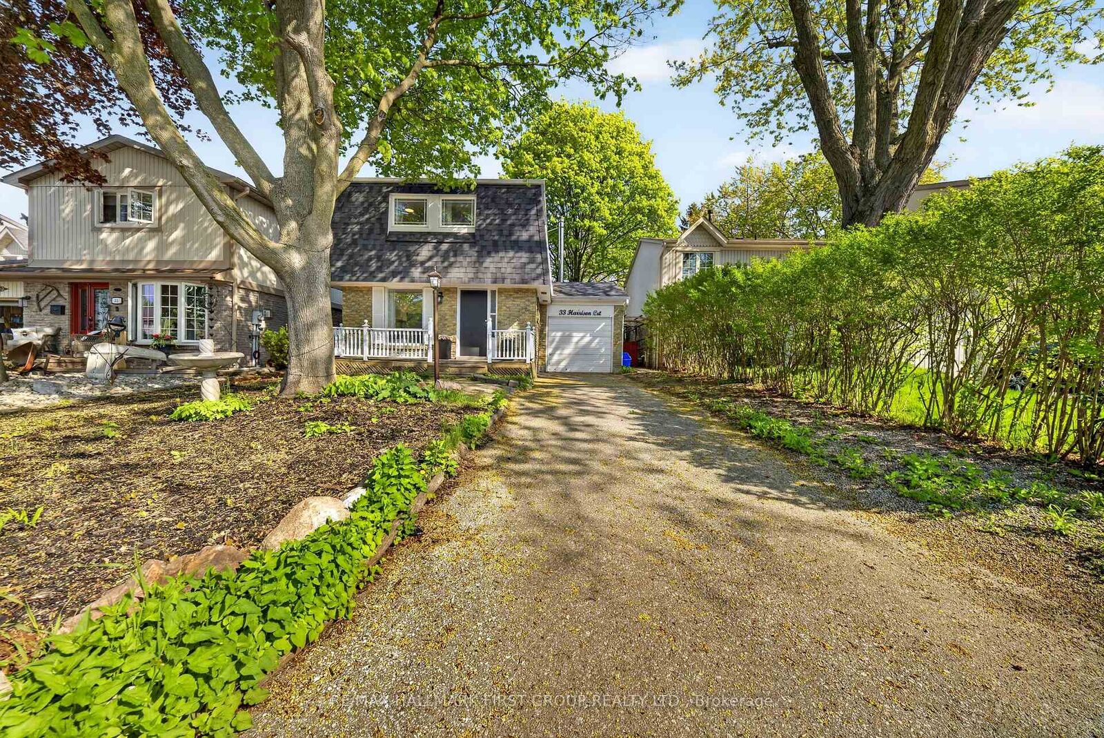 Property Photo: 33 Harrison Court ON L1N 6E2