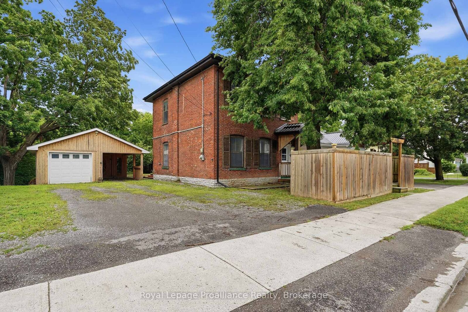 Property Photo:  43 Grove Street  ON K8P 1W1 