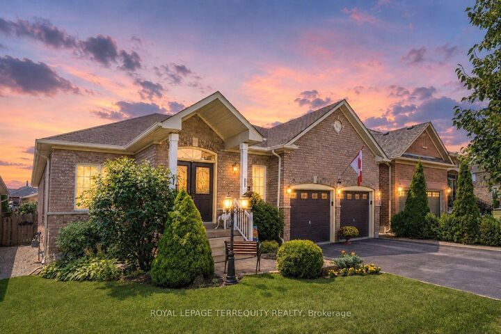 19 Johnson Crescent — photo 1