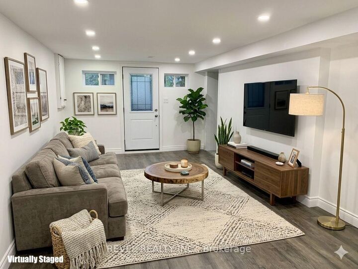 Property Photo:  636 Scarlett Road S Lower  ON M9P 2S9 